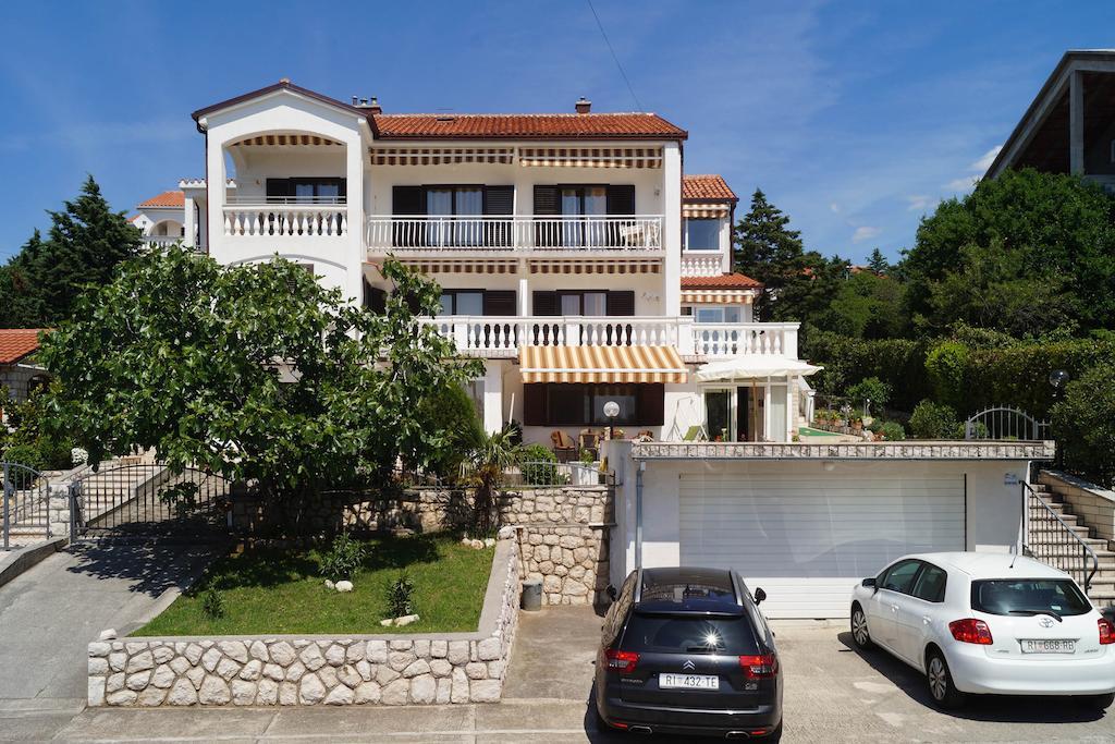 Apartments Lina Novi Vinodolski Bagian luar foto