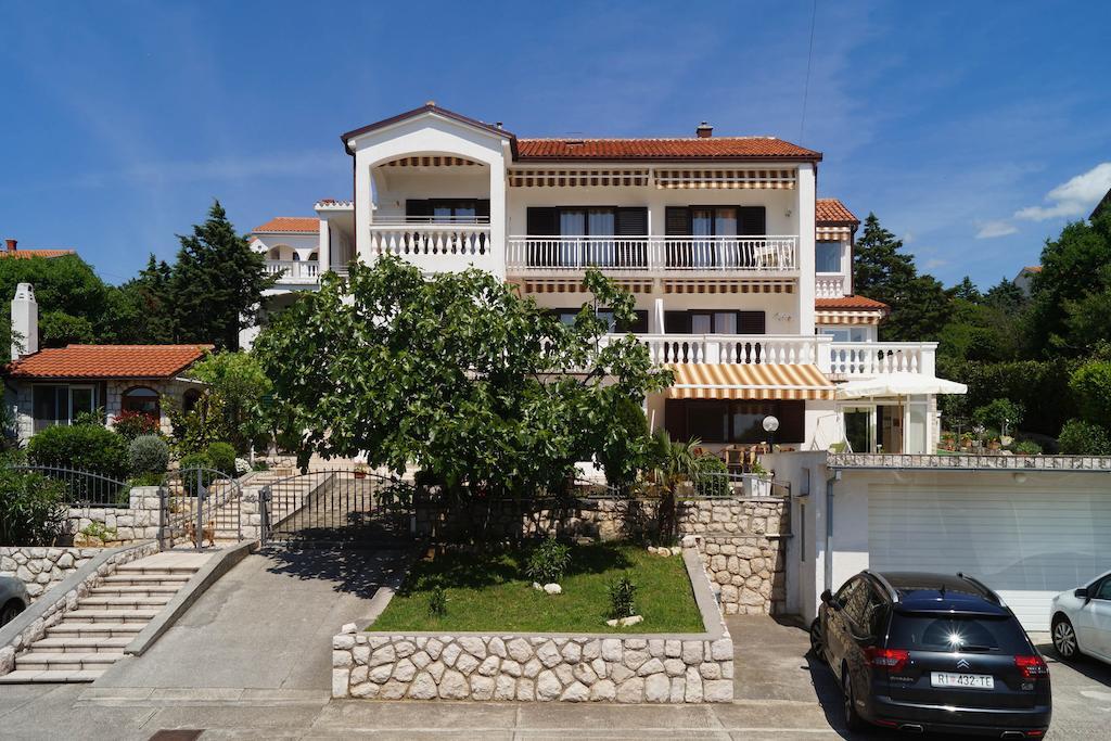 Apartments Lina Novi Vinodolski Bagian luar foto